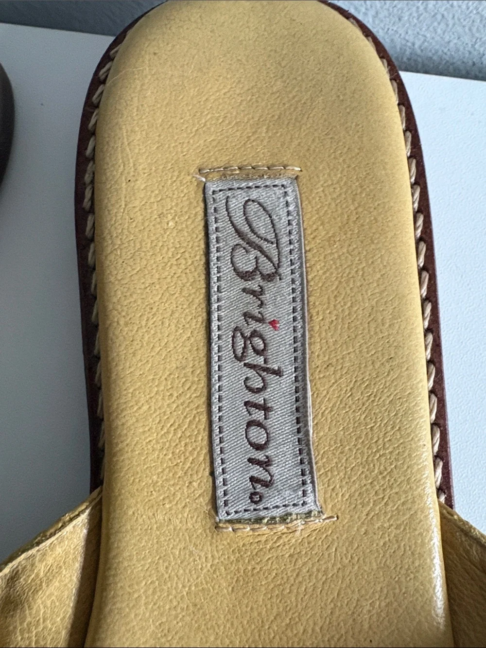 Brighton Yellow Leather Heart Thong Sandals Flip Flops Italy Women’s 7M